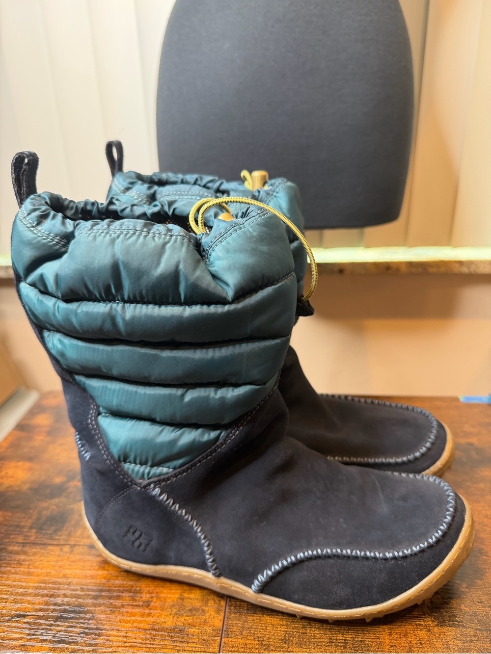 Columbia Women's Minx Moccasin Omni-Heat Boots dark teal quilted black suede SZ8